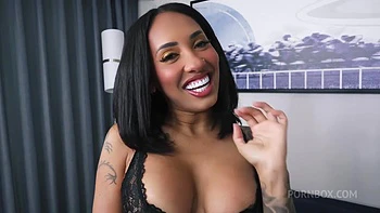 Кона Джейд кончает струей, сосет и ебется с большим членом