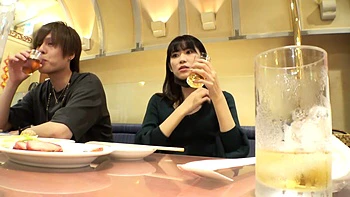 Petits seins, amateurine baisée violemment