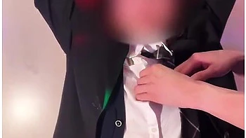 Japonaise de 18 ans se fait creampie en gonzo