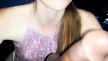 Ruiva amadora chupa BBC no escuro e termina com facial