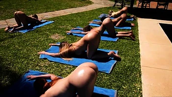 Lia, Candee & Leya draußen: Hardcore Blowjob und Gruppenfick