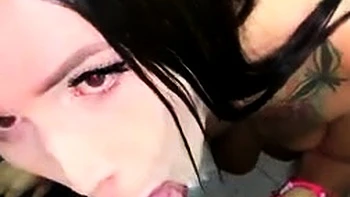 Памела Феррер сосёт член и кончает в лицо POV