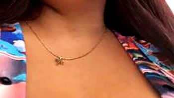 Webcam : Grosse poitrine, pipe et levrette en cowgirl