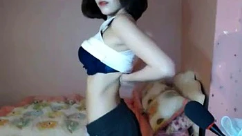 Heiße japanische Teenager beim Tanzen