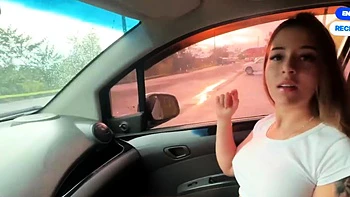 Bi-puta mexicana fode o amigo do parceiro em público