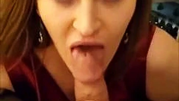 Hart gefickt: Riesentitten saugen dicken Schwanz