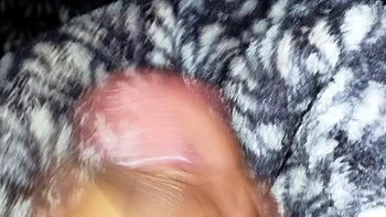 Индийский подросток дрочит, кто сосет мой большой член?