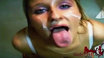 Novia recibe chorros de leche en la cara tras mamada intensa