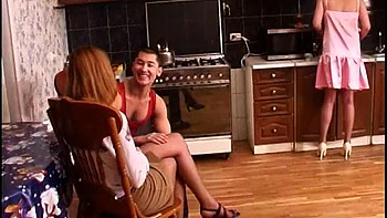 Тройняшки в колготках: ффм минет и секс