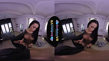 Роуз сосет и скачет на члене брюнетки VR