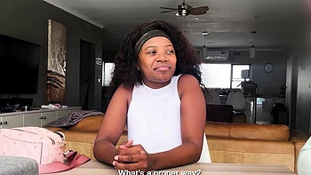 Modèle noire de 18 ans baisée dur dans sa chatte