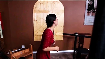 Gina Valentina, branlette et pipe hardcore d’ado