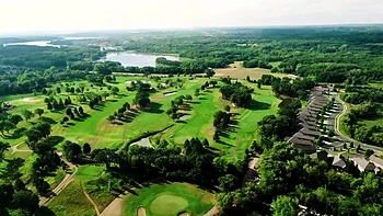 Megan Murkovski et Jessie Ames en trio, fellation et branlette au golf