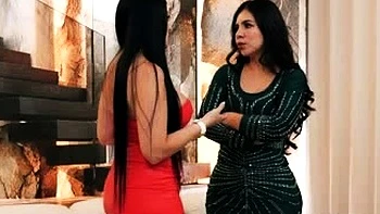 Ex-Freundin meiner Stiefmutter im Dreier