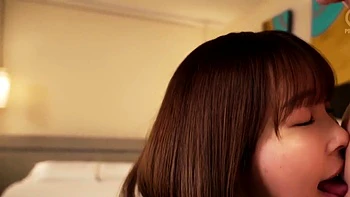 Глубокий миссионер с азиаткой с большой грудью и ногами вверх