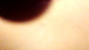 MILF brune baisée fort avec grosse bite