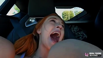 Junge Rothaarige Madi Collins wird gefickt