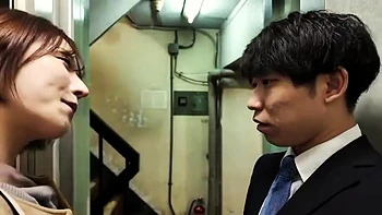 Sie wird gefickt, er ist der Cuckold dabei