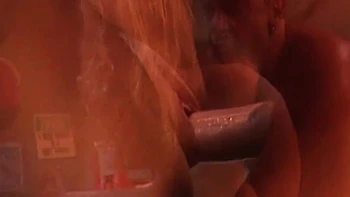 Briana Banks fazendo boquete profundo com peitões ardentes