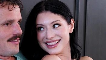 Couple marié baise hardcore en string avec passion BDSM