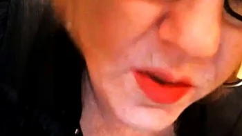 Mature rousse exhibe ses gros seins en webcam