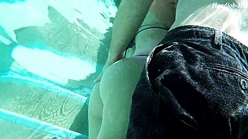 Geheimer Schwanzwettstreit und Arschgegrabsche unter Wasser