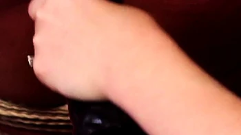 Herrin Chanta Rose fickt devote Lesben-Schlampe mit Toys