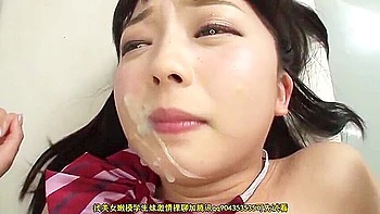 Chica delgada traga profundo, follada desnuda y creampie