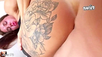 Fette Latina mit dicken Titten bekommt tiefen Anal-Cremepie