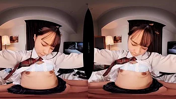 Asiatische Amateurin bläst Schwanz und wird anal gefickt VR