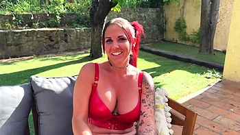 Rose y su amiga follan a Vince - trío milf francés