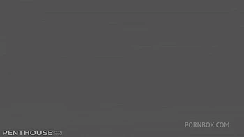 Morena americana com peitos grandes fodida