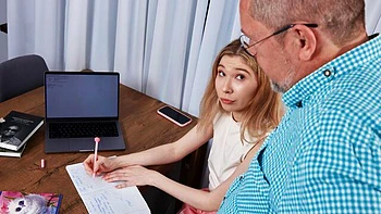 Blonde maigre Mia Murkovski baisée fort avec grosse queue