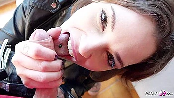 Silvia Rubi, teen tatuada de pelo corto, follada dura