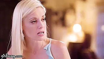 Charlotte y Elena follan anal, dedos y lengua en la polla