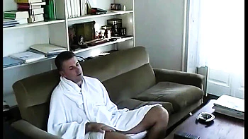 Ruivinha gostosa recebe massagem garganta funda e cavalga pau alemão gigante