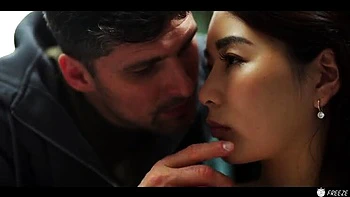 Asiatisches Model mit großen Titten fickt Rikako, bläst und leckt Pussy