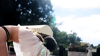 Nude teen Ivy introdcing her hairy pussy