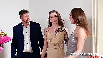 Orgie lesbienne brune avec double pénétration anale