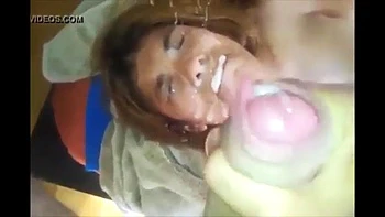 Blonde BBW saugt Schwanz mit Handjob und kommt