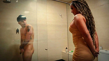 Колумбийская мачеха играет с членом пасынка и жестко ебется