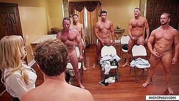 Danielle Renae em gangbang anal louco com DP