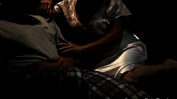 Mãe grávida fodida forte com amante de cetim