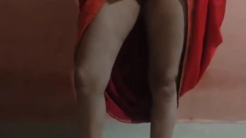 Meia-irmã desi peituda levanta o ghaghra para ser fodida