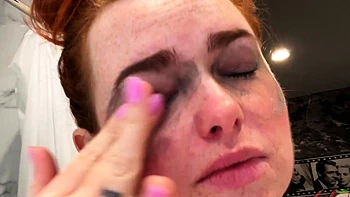 Горячая тинейджерка-любителька дрочит на вебку