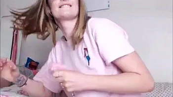 Nana poilue s’éclate en solo avec sextoy