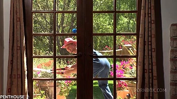 Pornstar morena tetona follada en lencería