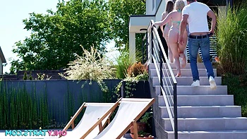 Sem limites hoje: meio-irmãs trocando de lugar e transando