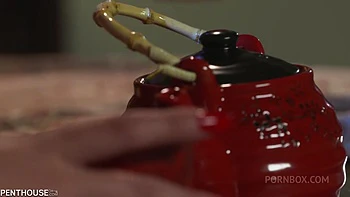 Histoires lesbiennes : jouets et plaisir - Épisode 4