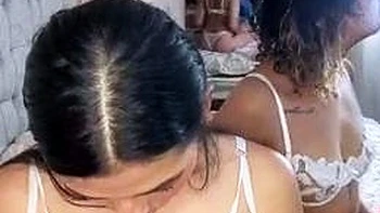 Брюнетка любительница MILF скачет на члене мужа